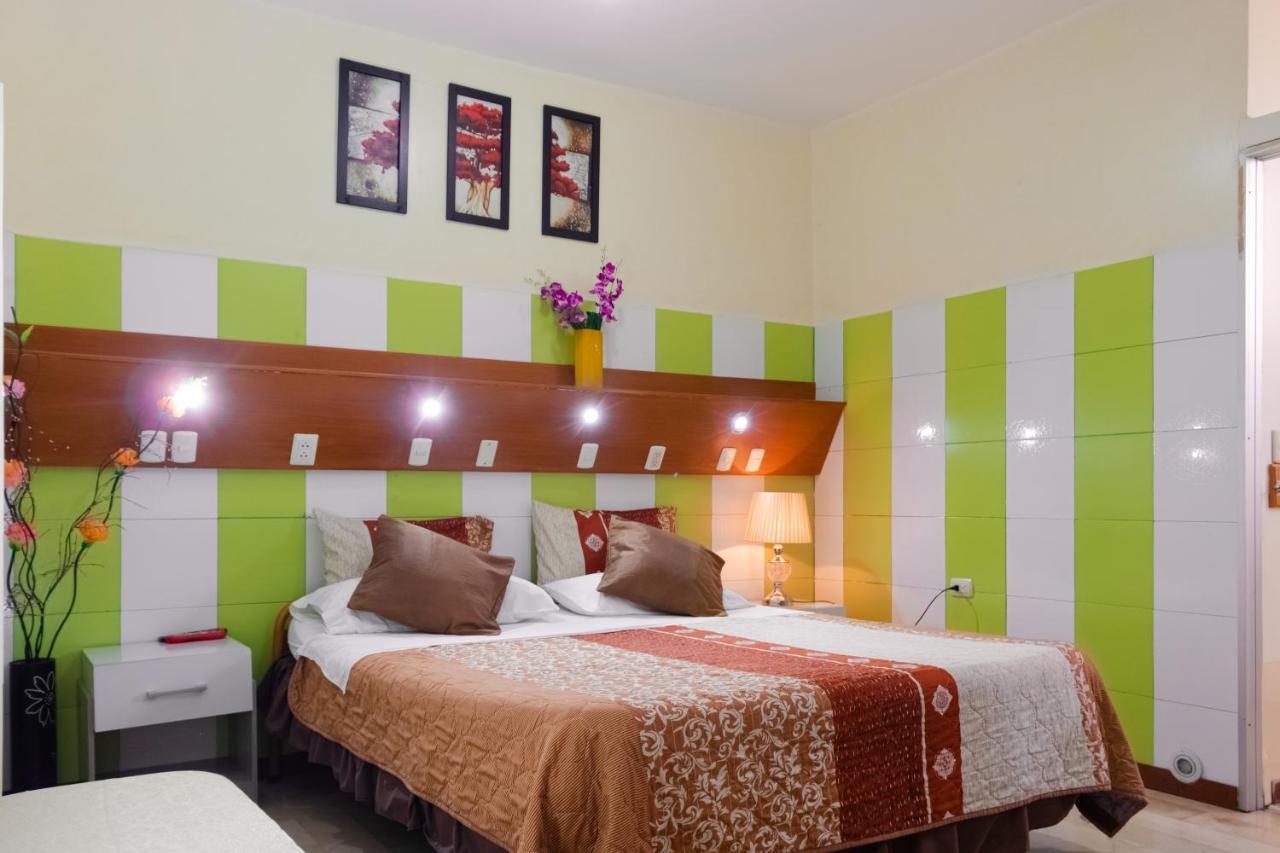 Livingston Hotel *